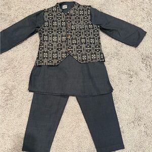 Indian / pakistani kids gray kurta set.